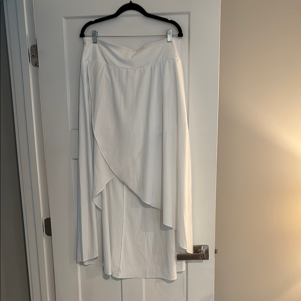 HALARA White Midi Skirt